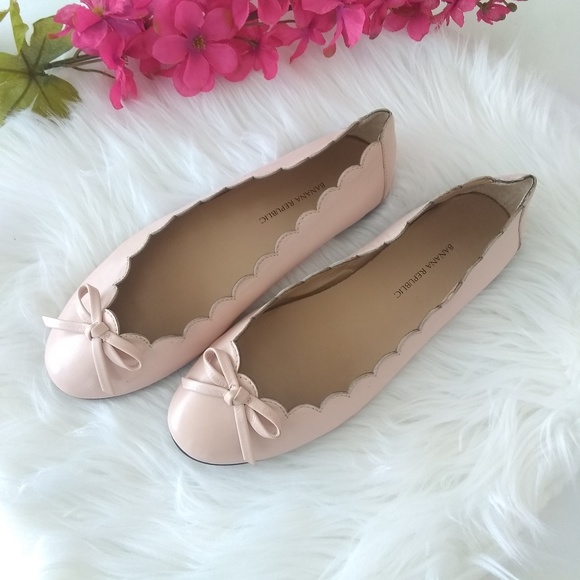 Banana Republic Shoes - Banana Republic Light Pink Scalloped Flats Size 6